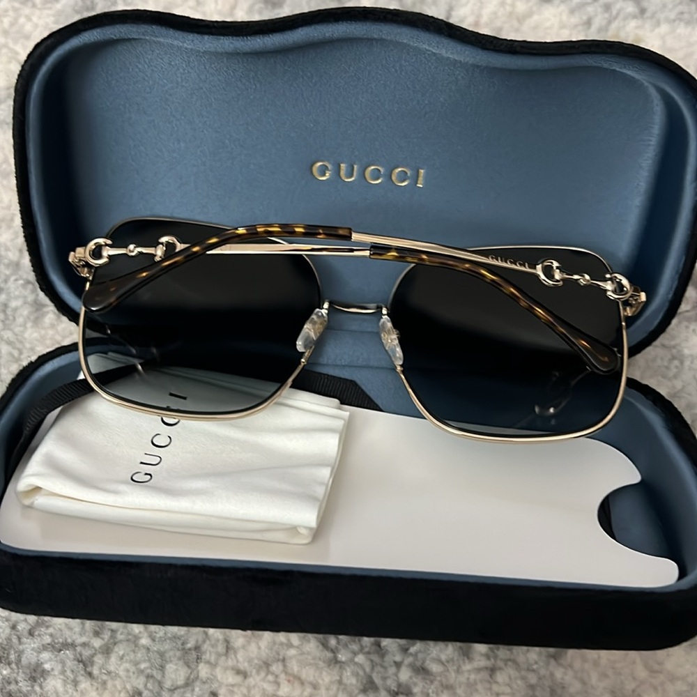 NEW Gucci Sunglasses - Picture 5 of 5